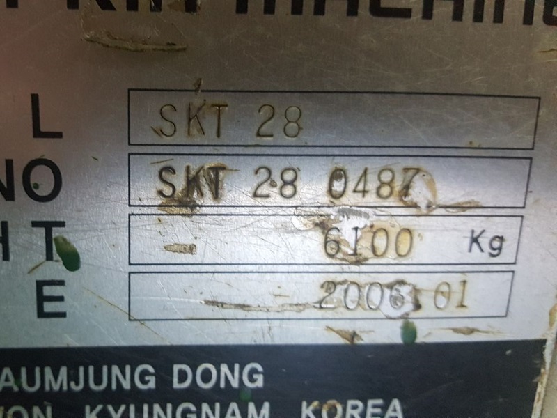 위아 위아10인치CNC선반 SKT-28 2006년 �߰���